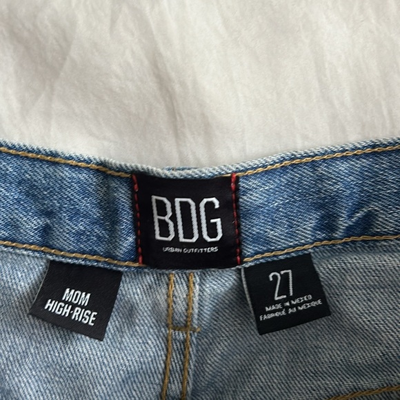 BDG High Rise Mom Short EUC Size 4 - Picture 2 of 3